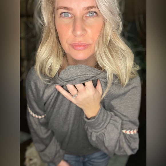 Laced Sleeves Sweatshirt - Picture 2 of 7